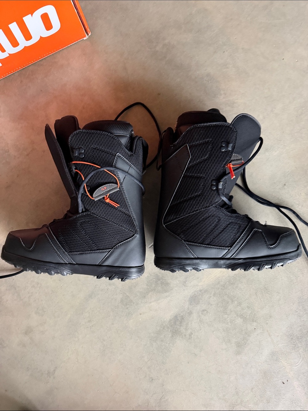 thirtytwo new in box Black Snowboard Boots Women's size 8